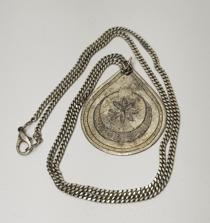 OSMANLI DÖNEMİ AY YILDIZLI VE MAŞALLAH YAZILI GÜMÜŞ ARMUDİ KOLYE