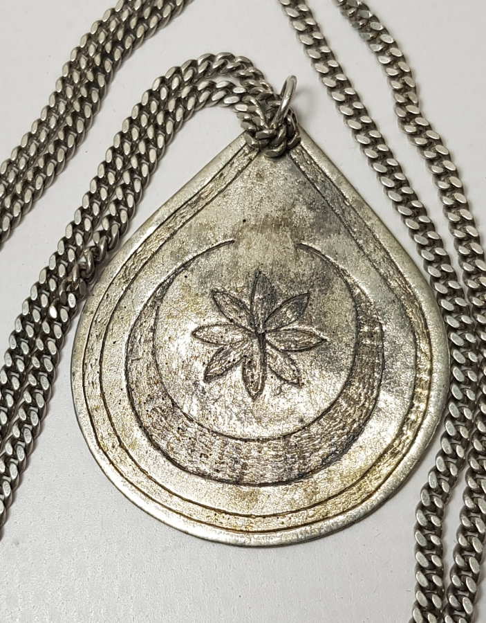 OSMANLI DÖNEMİ AY YILDIZLI VE MAŞALLAH YAZILI GÜMÜŞ ARMUDİ KOLYE