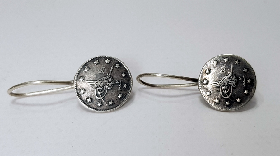 OSMANLI DÖNEMİ GÜMÜŞ PARALARDAN YAPILMIŞ BİR ÇİFT KÜPE