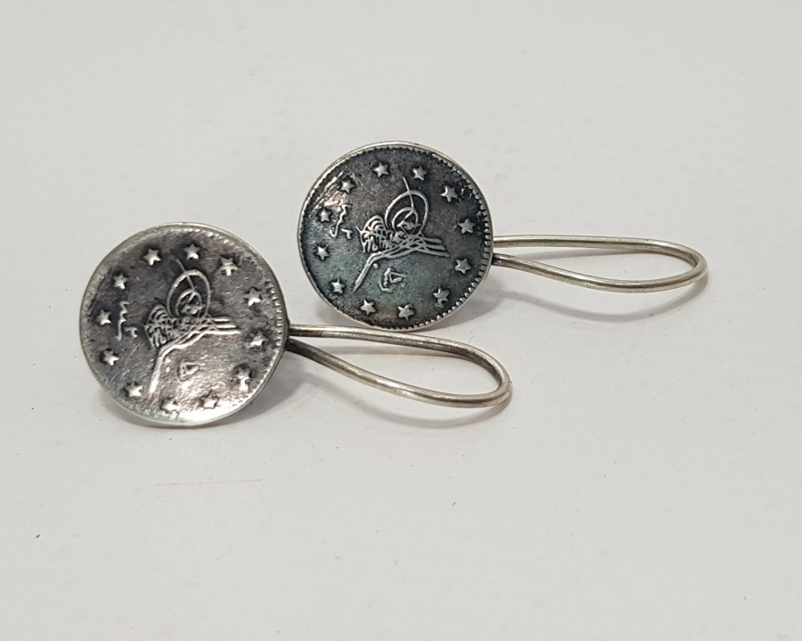 OSMANLI DÖNEMİ GÜMÜŞ PARALARDAN YAPILMIŞ BİR ÇİFT KÜPE