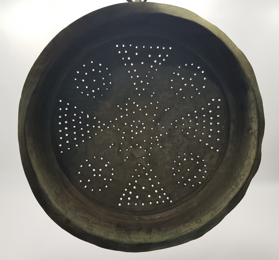 OSMANLI DÖNEMİ  HAÇ VE MÜHRÜ SÜLEYMAN MOTİFLİ DEV BOY BAKIR SÜZGEÇ