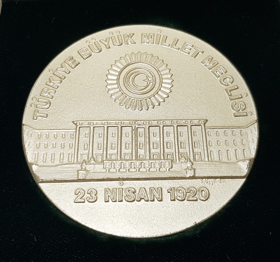KUTUSUNDA TÜRKİYE BÜYÜK MİLLET MECLİSİ MADALYON