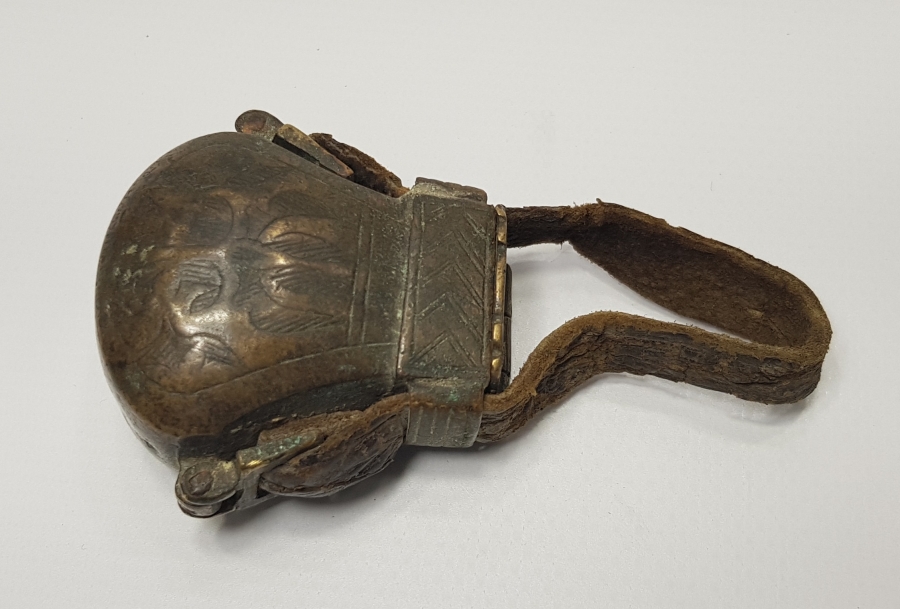 OSMANLI DÖNEMİ ÜZERİ İŞLEMELİ BRONZ ÇAPUTLUK