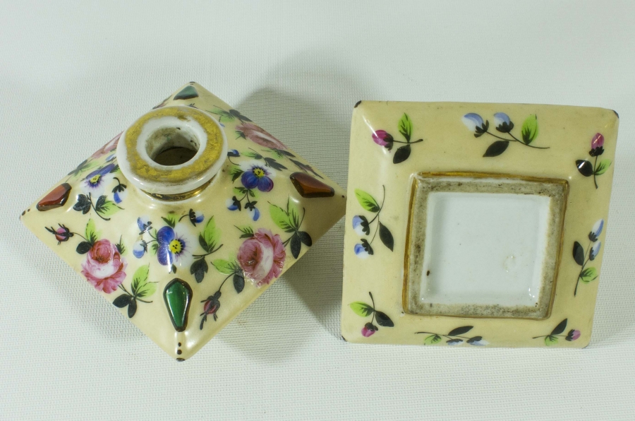 OSMANLI DÖNEMİ BİR ÇİFT PORSELEN HOKKA