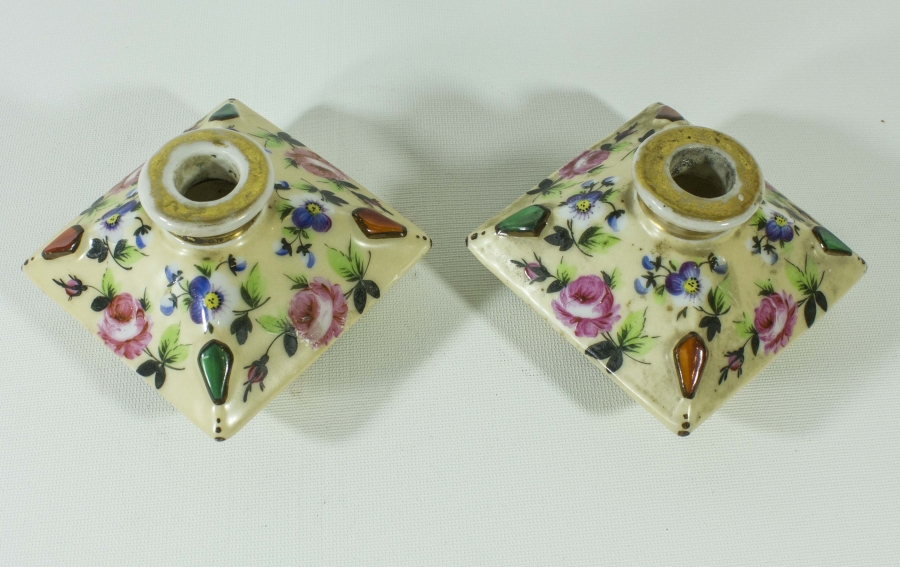 OSMANLI DÖNEMİ BİR ÇİFT PORSELEN HOKKA