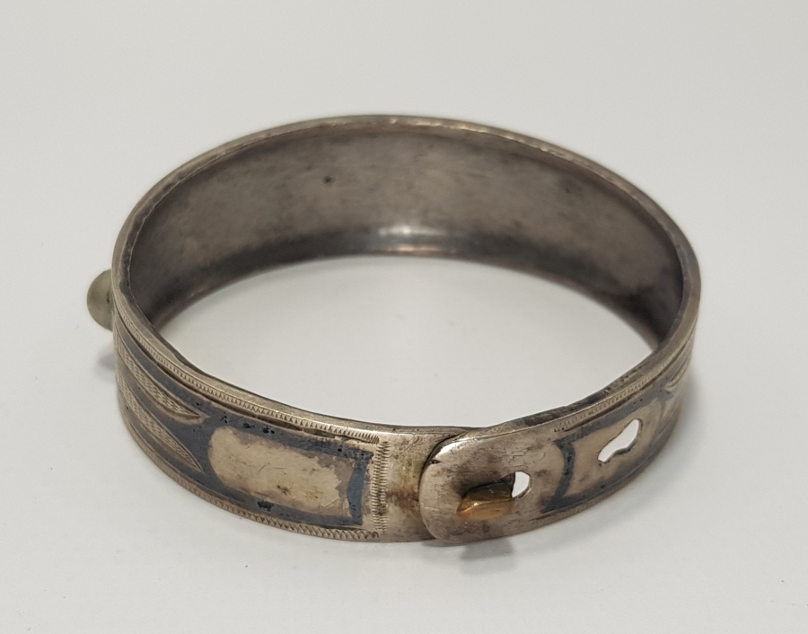 OSMANLI DÖNEMİ KABARA İŞÇİLİKLİ SAVATLI GÜMÜŞ BİLEKLİK