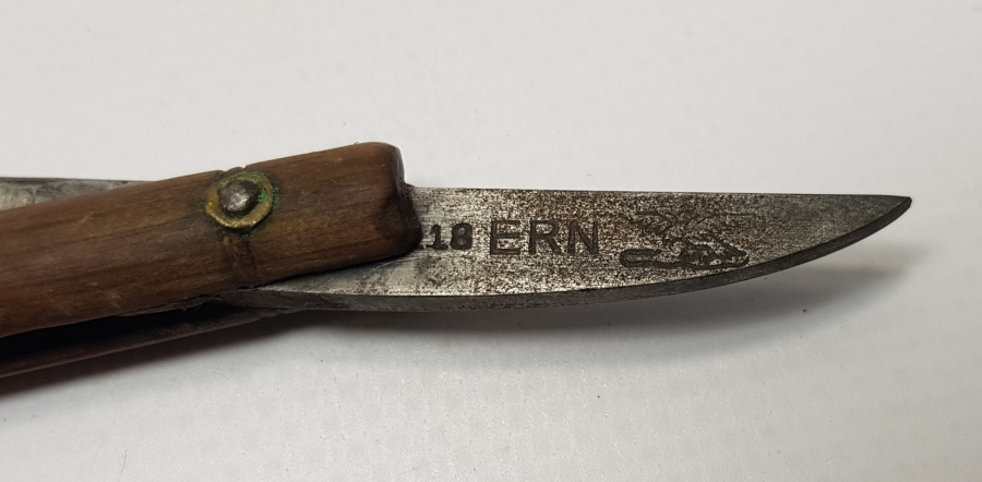 OSMANLI DÖNEMİ NADİR FORMDA AHŞAP USTURA