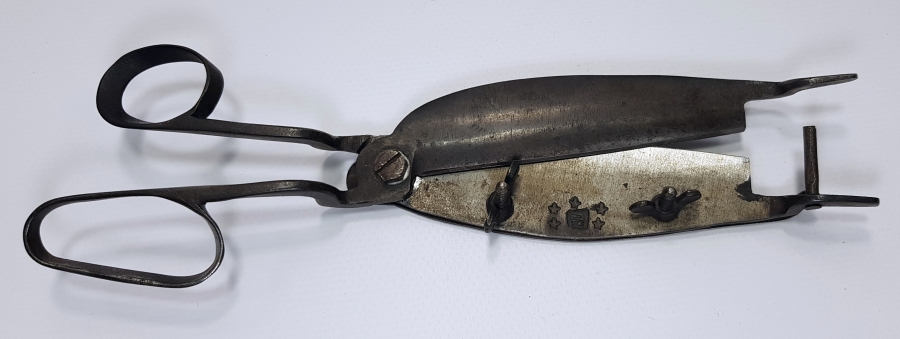 OSMANLI DÖNEMİ ÜZERİ OSMANLICA DAMGALI HALI MAKASI