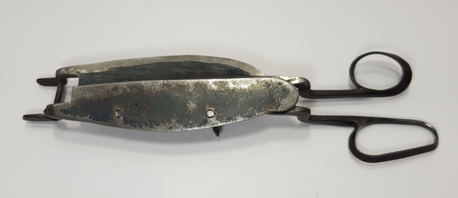 OSMANLI DÖNEMİ ÜZERİ OSMANLICA DAMGALI HALI MAKASI