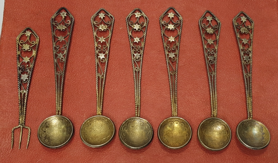 OSMANLI PARALARINDAN YAPILMIŞ TELKARİ İŞÇİLİKLİ GÜMÜŞ ÇAY TAKIMI