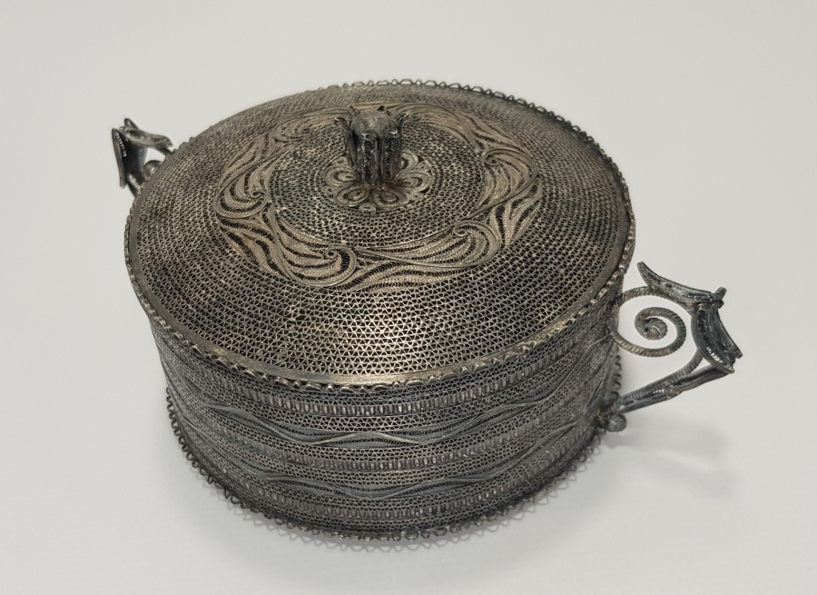 SAF GÜMÜŞTEN MAMUL TELKARİ İŞÇİLİKLİ GÜMÜŞ ŞEKERLİK