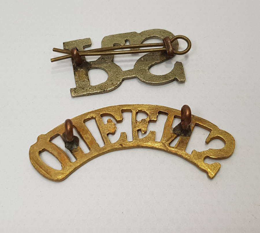 1. DÜNYA SAVAŞI DÖNEMİ  RS VE QUEEN'S YAZILI İKİ ADET ROZET