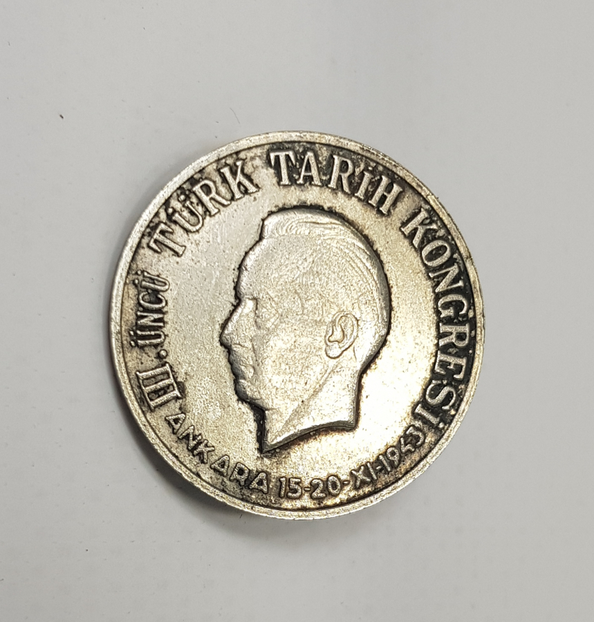 3. TÜRK TARİH KONGRESİ 1943 TARİHLİ İSMET İNÖNÜ ROZET 