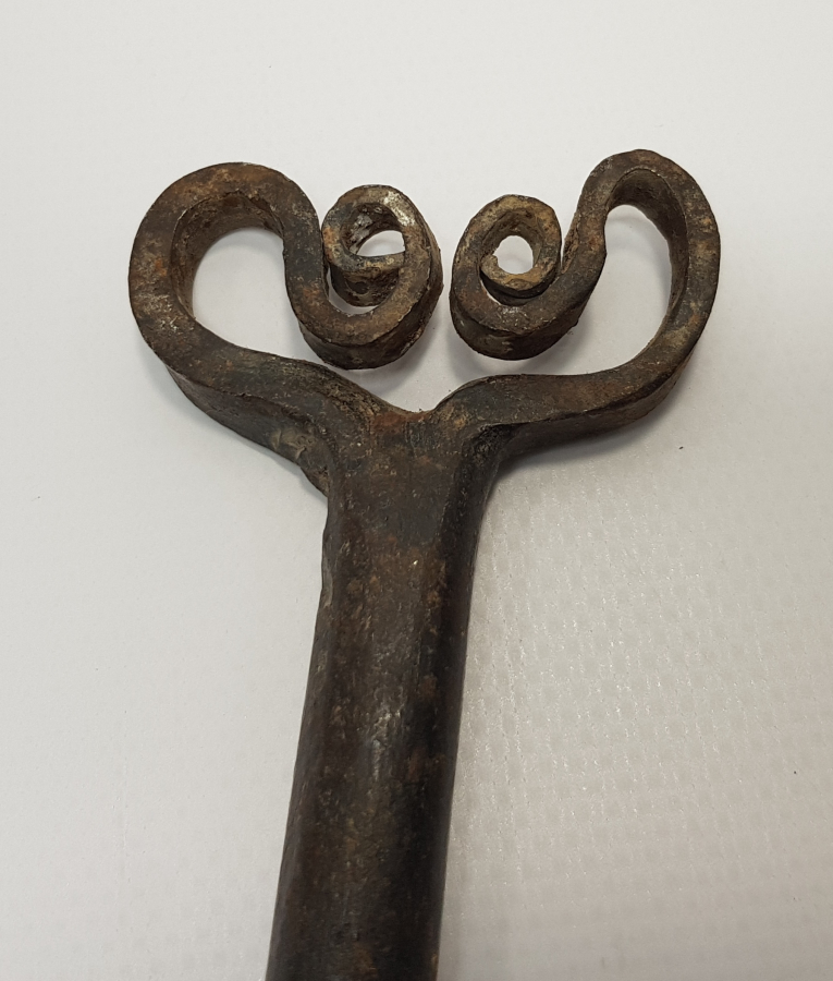 OSMANLI DÖNEMİ EL DÖVME DEMİRDEN MAMÜL ÖKÜZ BOYUNDURUK DEMİRİ