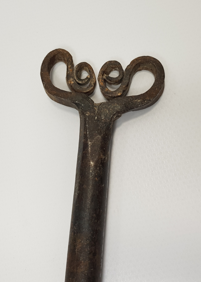 OSMANLI DÖNEMİ EL DÖVME DEMİRDEN MAMÜL ÖKÜZ BOYUNDURUK DEMİRİ