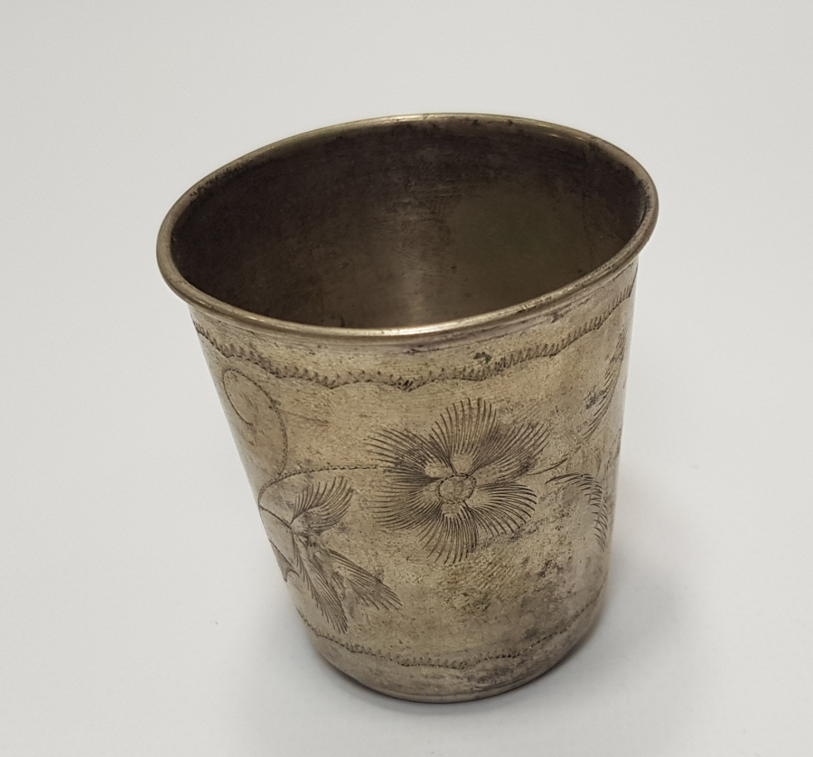 ÜZERİ KALEM İŞÇİLİKLİ GÜMÜŞ SU BARDAĞI