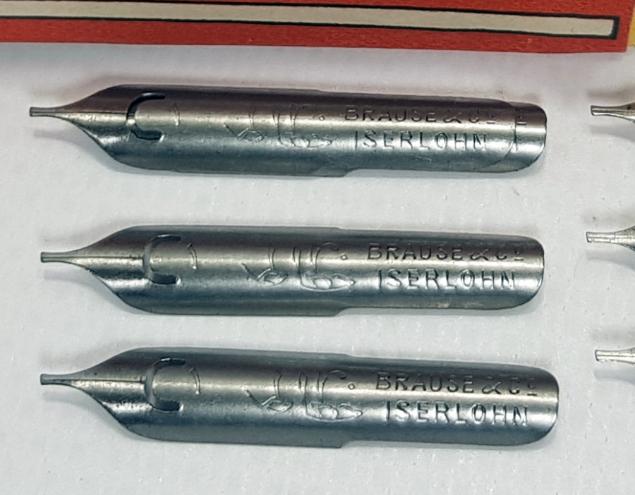 KUTUSUNDA OSMANLICA HATTAT YAZILI DİVİT UÇLARI 