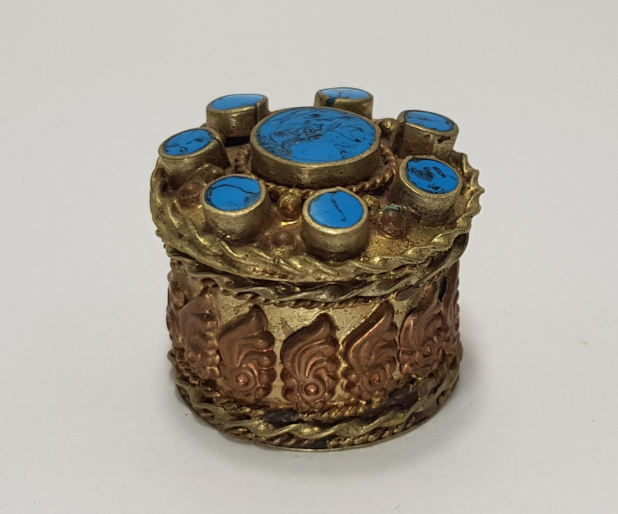 ÜZERİ TURKUAZ TAŞLI ALTIN VERMEYLİ KUTU