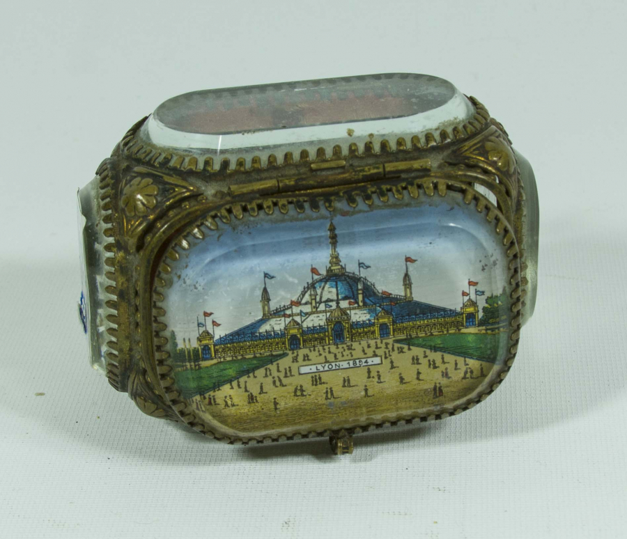 ALTIN VERMEYLİ KRİSTAL CAMLI FRANSIZ MÜCEVHER KUTUSU