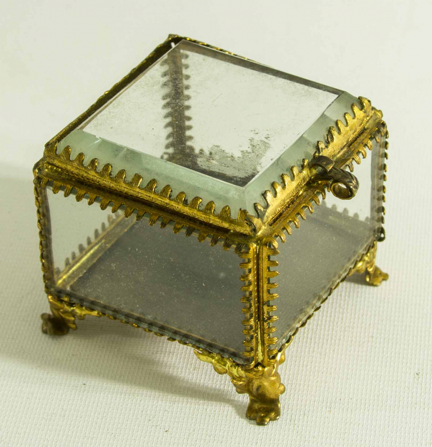 ALTIN VERMEYLİ KRİSTAL MÜCEVHER KUTUSU