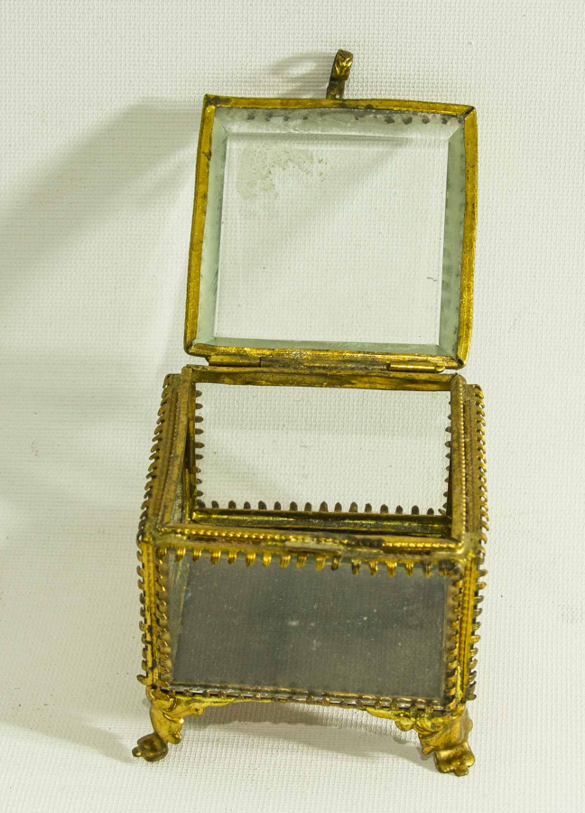 ALTIN VERMEYLİ KRİSTAL MÜCEVHER KUTUSU