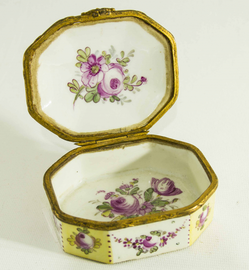 MEISSEN DAMGALI PORSELEN MÜCEVHER KUTUSU