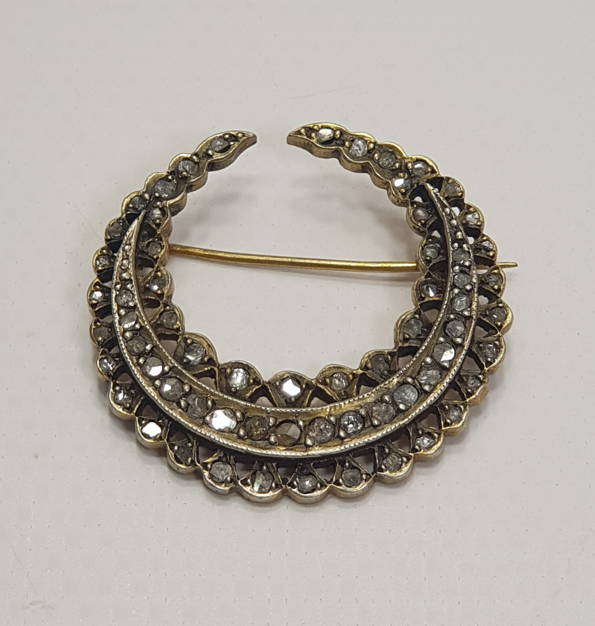 HİLAL FORMLU BÜYÜK BOY ELMAS BROŞ