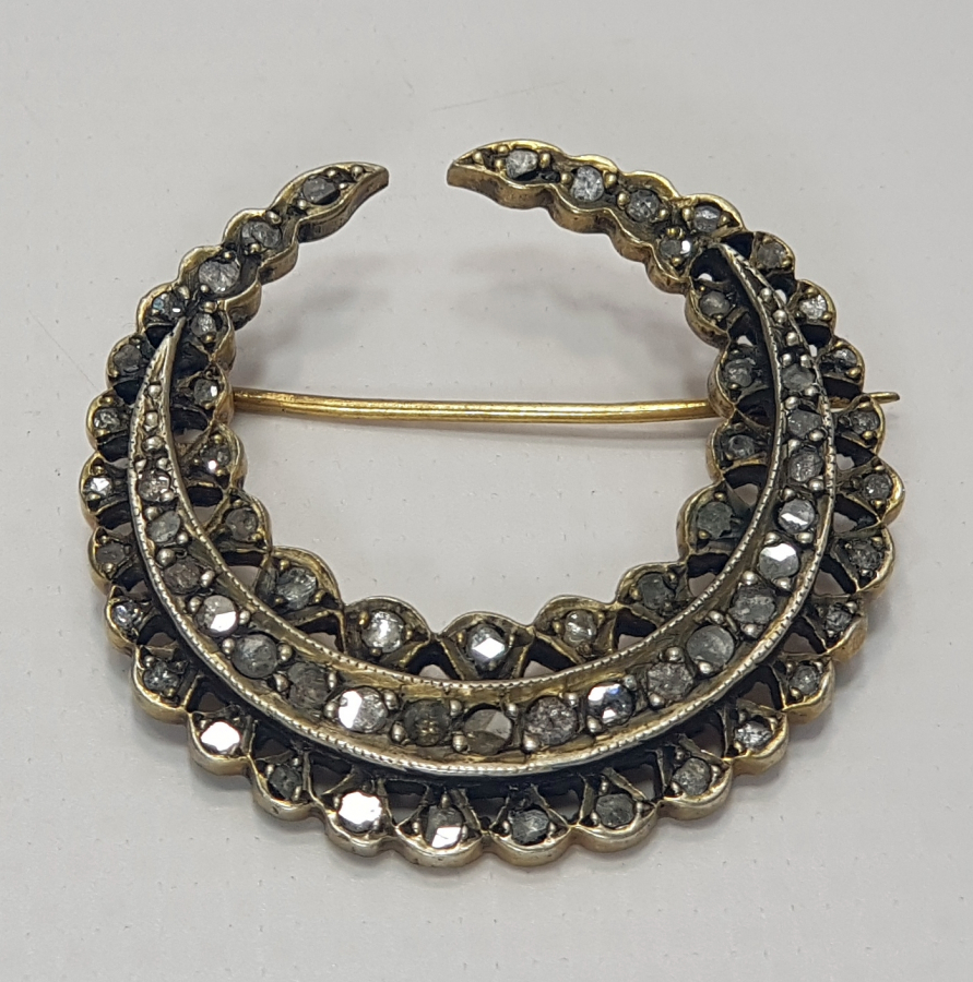 HİLAL FORMLU BÜYÜK BOY ELMAS BROŞ