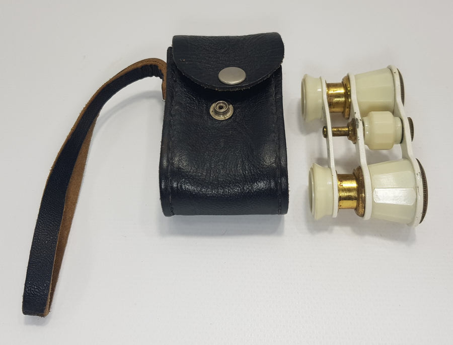 1900 BAŞLARI DERİ KILIFINDA SEDEF İŞÇİLİKLİ DÜRBÜN