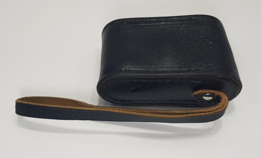 1900 BAŞLARI DERİ KILIFINDA SEDEF İŞÇİLİKLİ DÜRBÜN