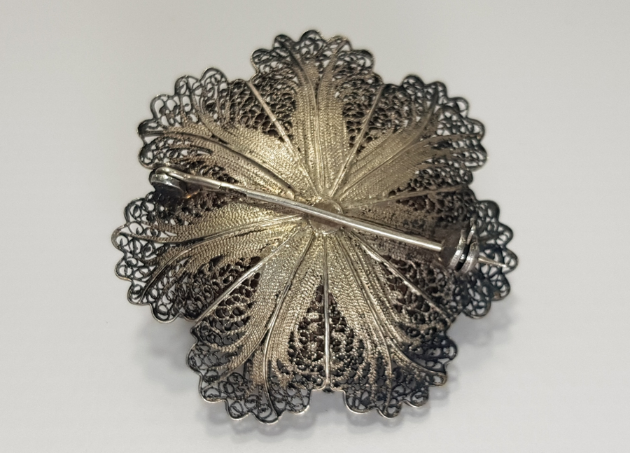 1930'LARDAN TELKARİ İŞÇİLİKLİ GÜL MODEL GÜMÜŞ BROŞ