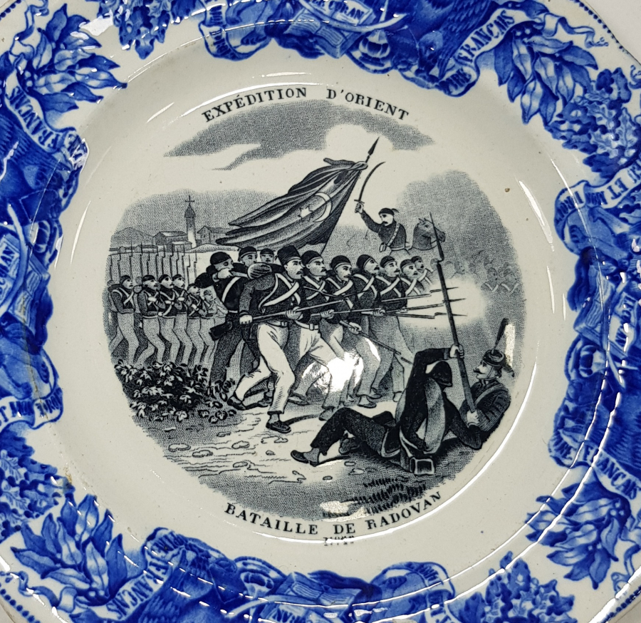PADOVA SAVAŞI: HÜCUM EDEN OSMANLI ASKERLERİ TEMALI PORSELEN TABAK 