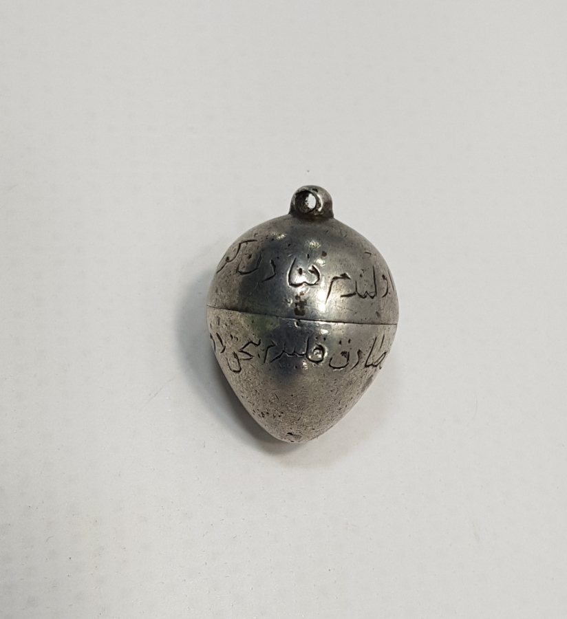 OSMANLI DÖNEMİ ÜZERİ OSMANLICA YAZILI NADİR FORMDA GÜMÜŞ SAKIZLIK