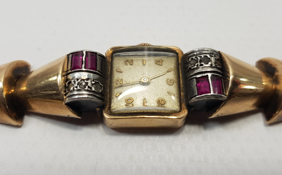 YAKUT VE ELMAS TAŞLARLA SÜSLÜ ALTIN KOL SAATİ