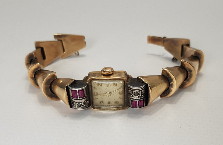 YAKUT VE ELMAS TAŞLARLA SÜSLÜ ALTIN KOL SAATİ