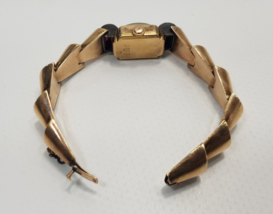 YAKUT VE ELMAS TAŞLARLA SÜSLÜ ALTIN KOL SAATİ