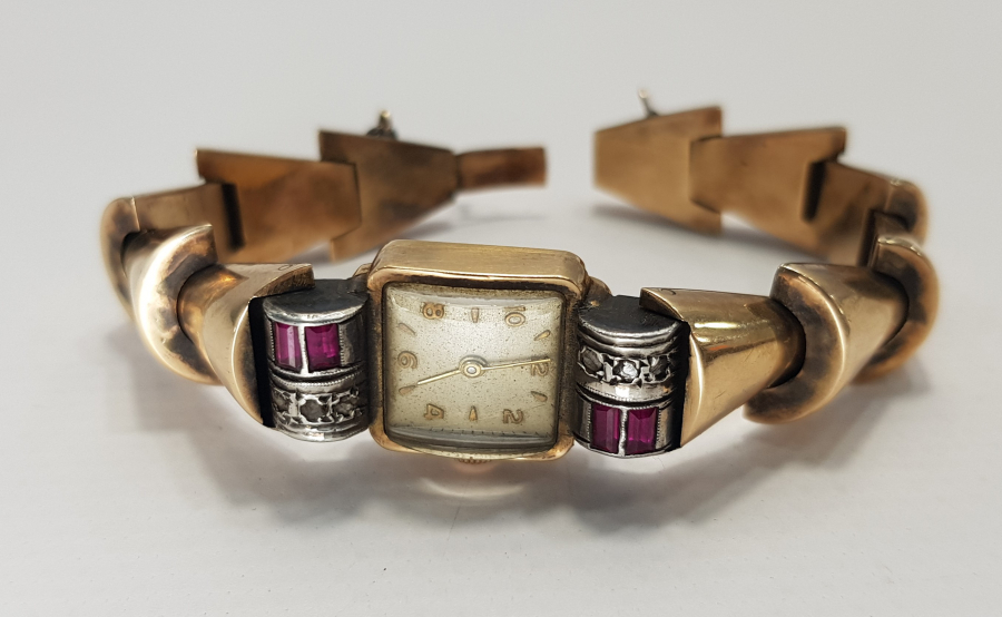 YAKUT VE ELMAS TAŞLARLA SÜSLÜ ALTIN KOL SAATİ