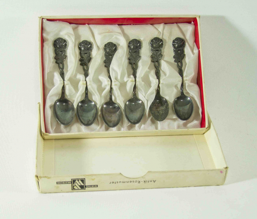 AVRUPA YAPIMI KUTUSUNDA GÜMÜŞ ÇAY SETİ 