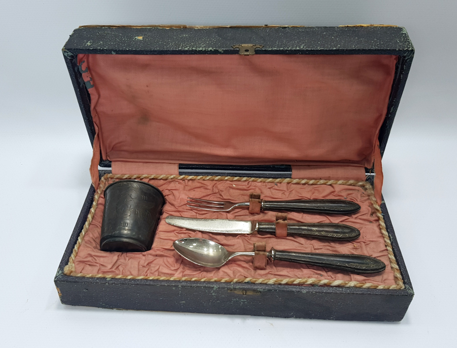 KUTUSUNDA GÜMÜŞ SEYAHAT TAKIMI