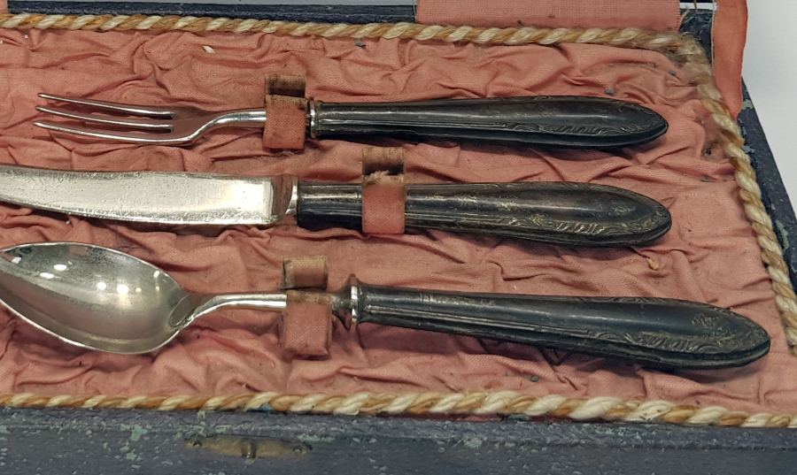 KUTUSUNDA GÜMÜŞ SEYAHAT TAKIMI