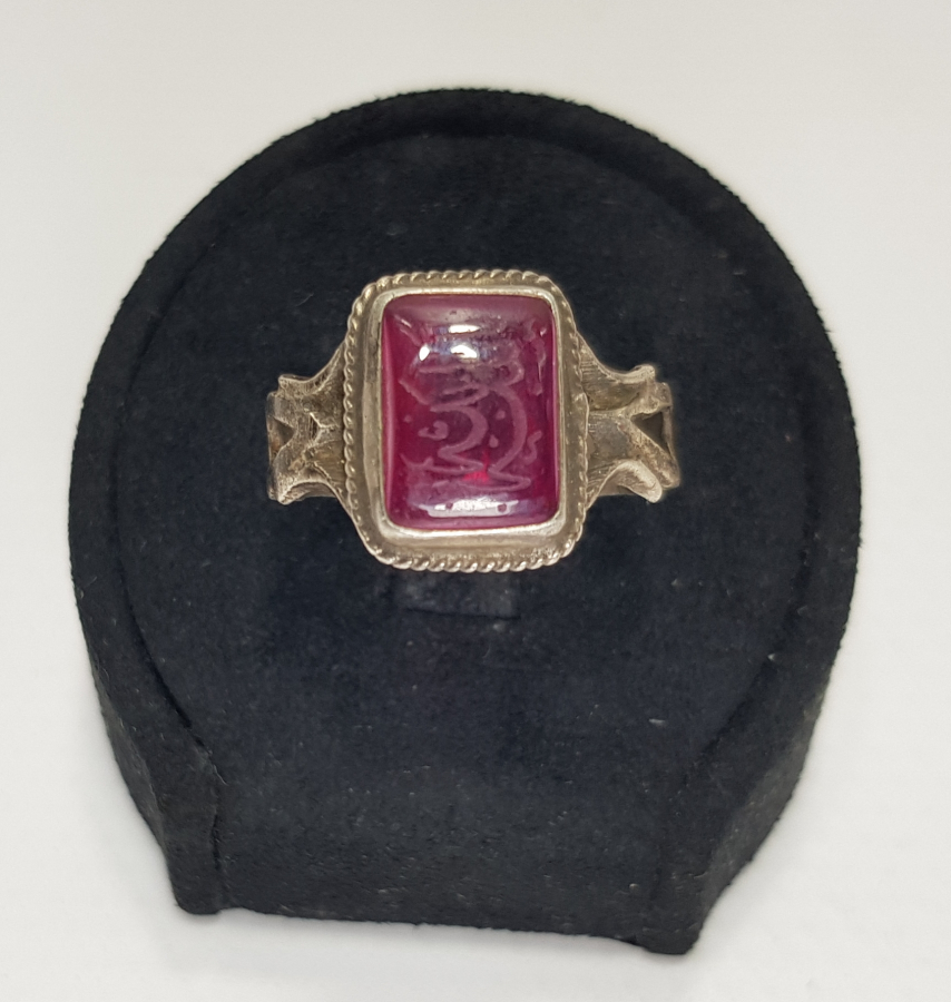 İRAN İŞİ KÖK YAKUT ÜZERİ DUA YAZILI GÜMÜŞ YÜZÜK 