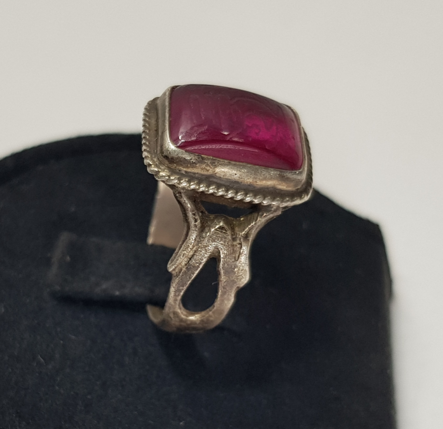 İRAN İŞİ KÖK YAKUT ÜZERİ DUA YAZILI GÜMÜŞ YÜZÜK 