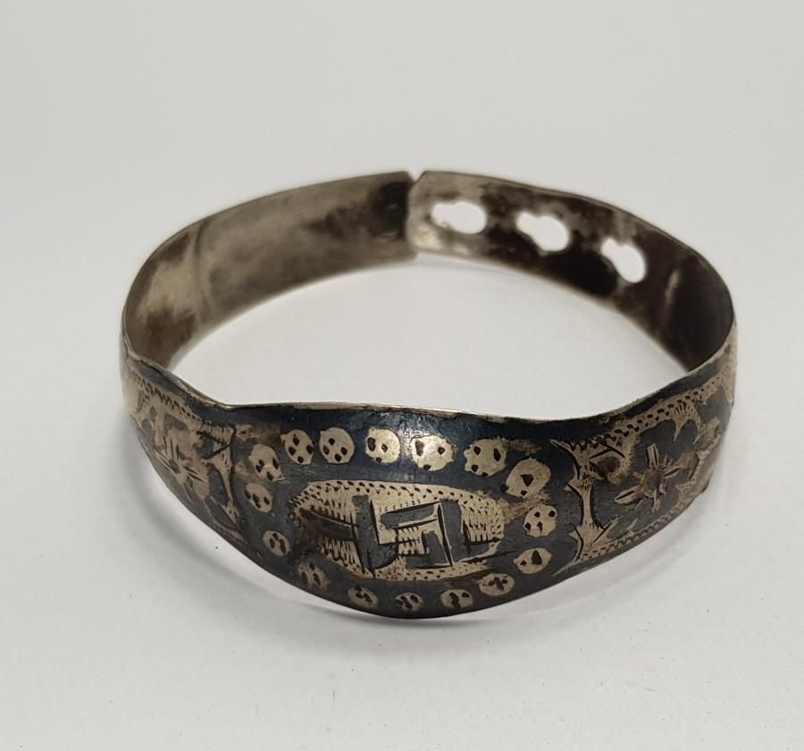 ÜZERİ OSMANLICA YAZILI SAVATLI GÜMÜŞ BİLEKLİK