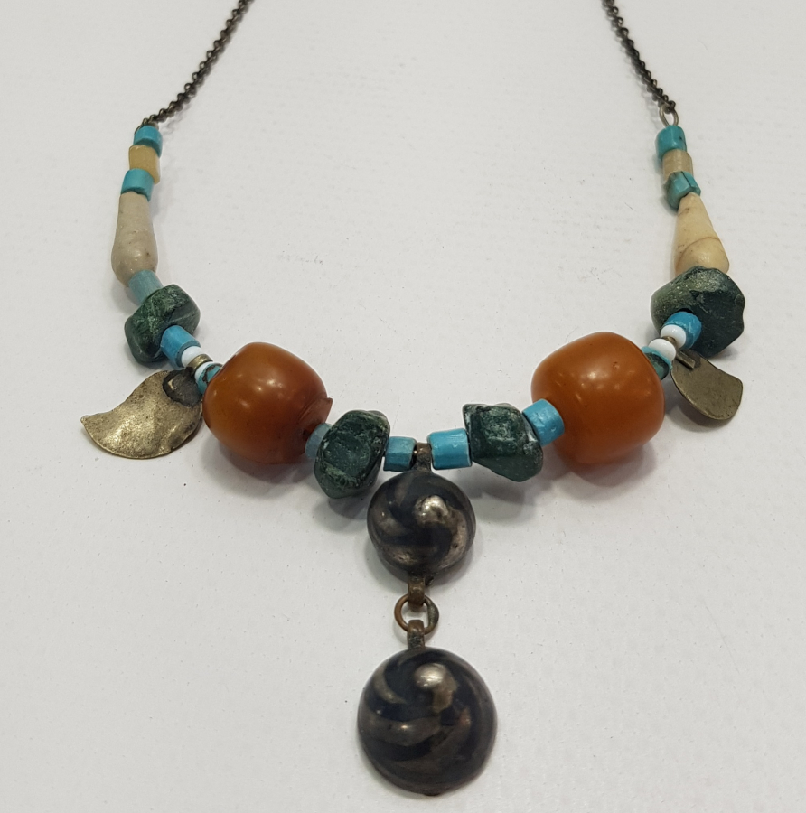 DOĞAL TAŞLARLA BEZELİ OSMANLI DİZAYN GÜMÜŞ KOLYE