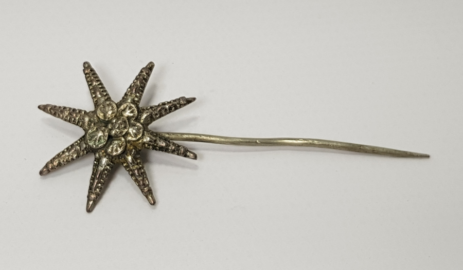 OSMANLI DÖNEMİ DENİZ YILDIZI FORMUNDA GÜMÜŞ YAKA İĞNESİ
