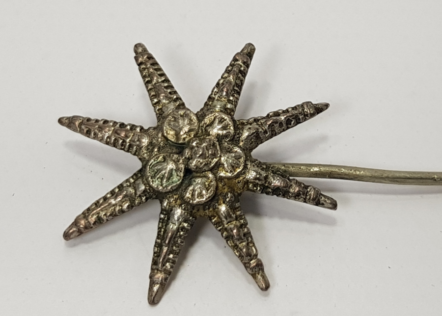 OSMANLI DÖNEMİ DENİZ YILDIZI FORMUNDA GÜMÜŞ YAKA İĞNESİ
