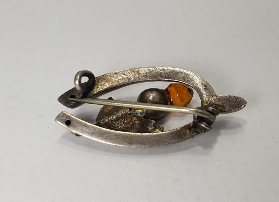 KEHRİBAR TAŞLI ÖZEL YAPIM GÜMÜŞ BROŞ