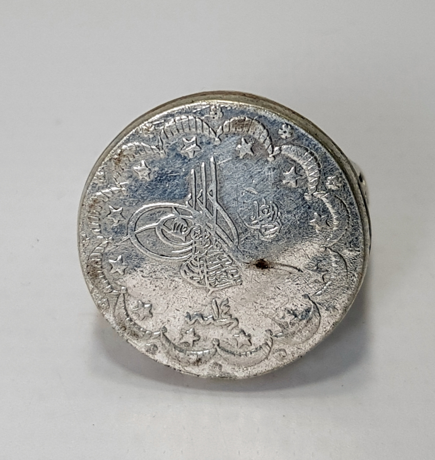 ÜZERİNDE ORJİNAL OSMANLI PARASI BULUNAN ÖZEL YAPIM GÜMÜŞ YÜZÜK
