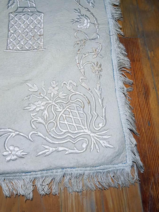 OSMANLI DÖNEMİ KEÇE ÜZERİ İPEK İŞLEME SECCADE