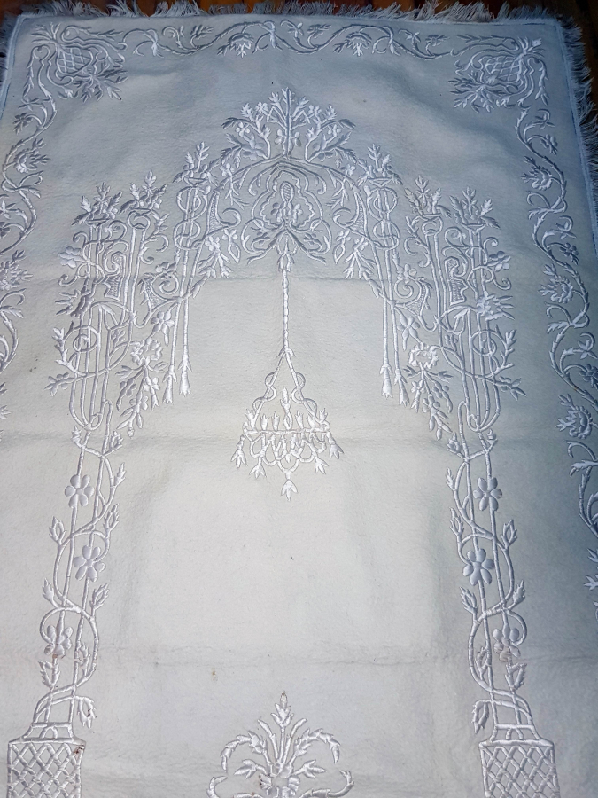 OSMANLI DÖNEMİ KEÇE ÜZERİ İPEK İŞLEME SECCADE